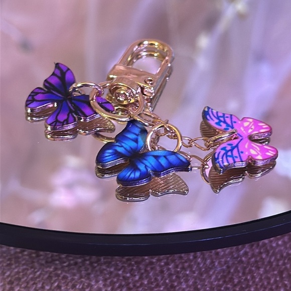 Butterflies 3 on Charm Goldtone Secure Clasp - Picture 3 of 4